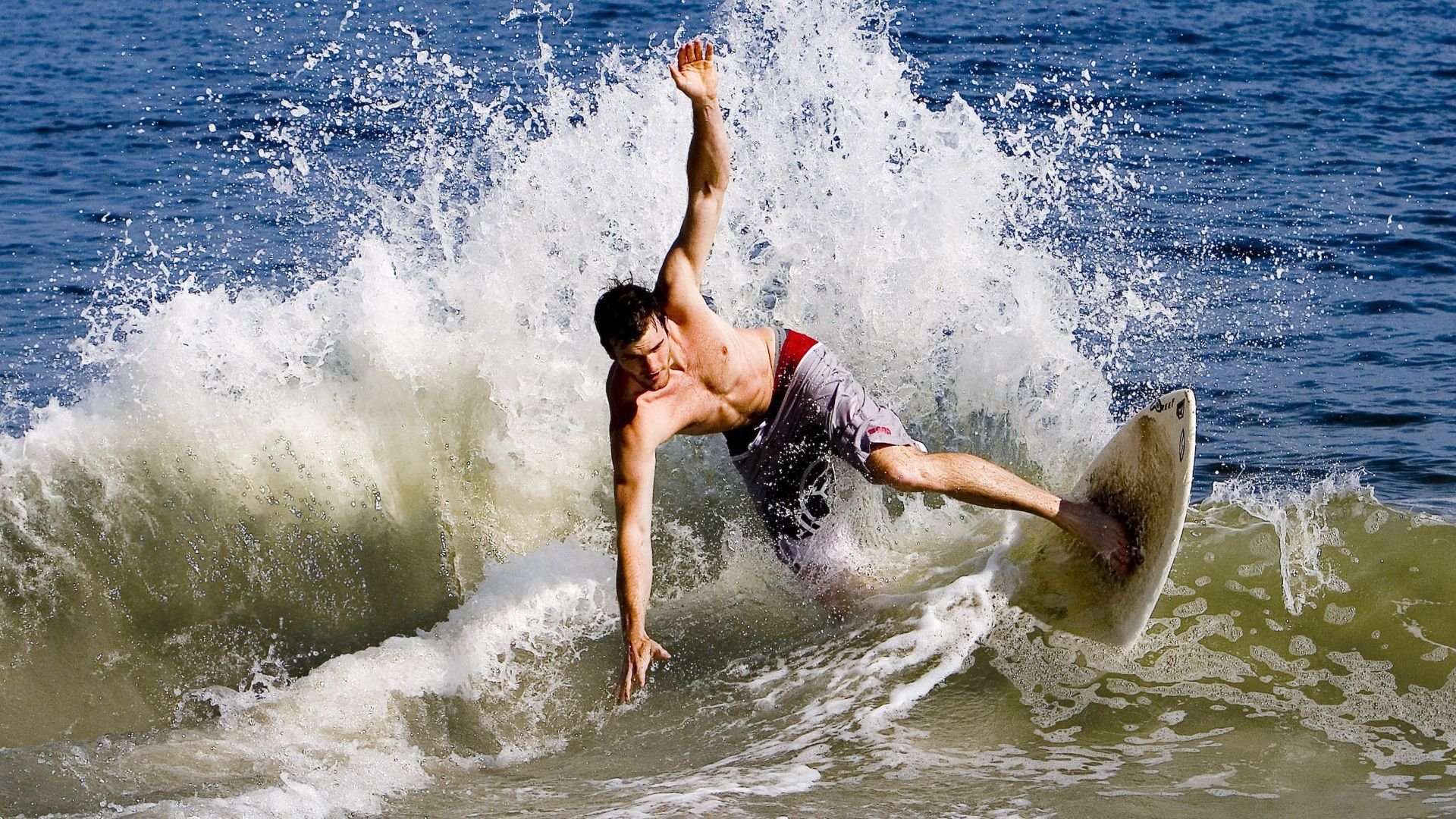 _现场气氛火爆，粉丝欢呼声经久不息！_，现场气氛爆棚